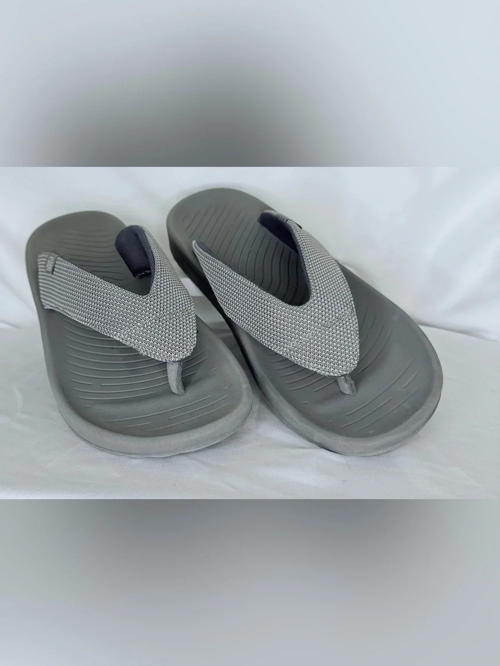 Hey Dude Men's Gray Textured Strap Flip Flops